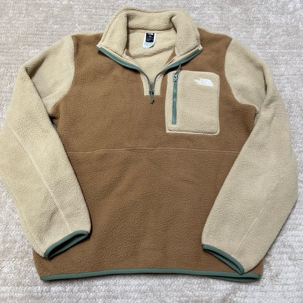 The North Face Men's Yumiori 1/4 Zip Jacket in size medium